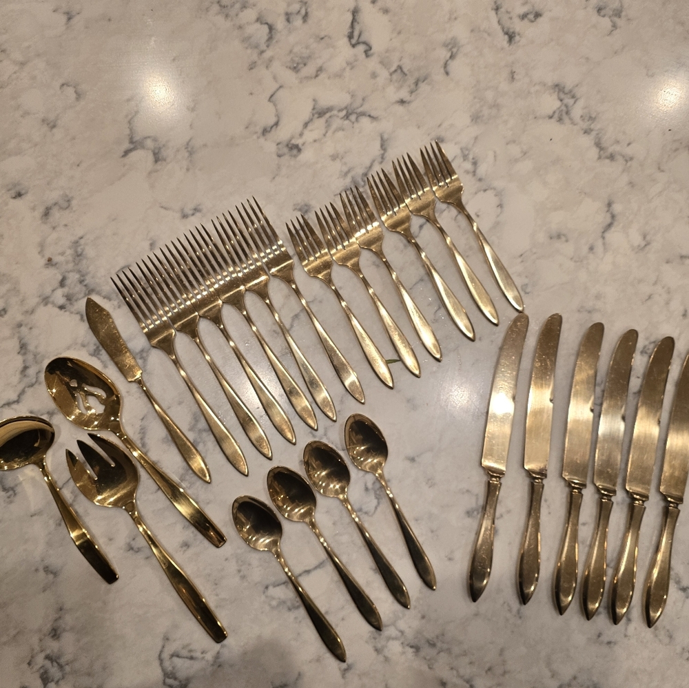 Dirilyte Regal Pattern Elegant Gold Flatware Set - Vintage